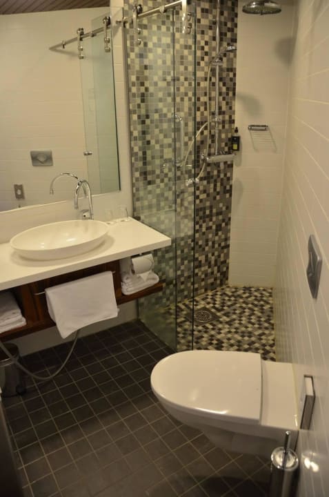 Bad mit Regenschauerdusche Clarion Collection Hotel Katajanokka