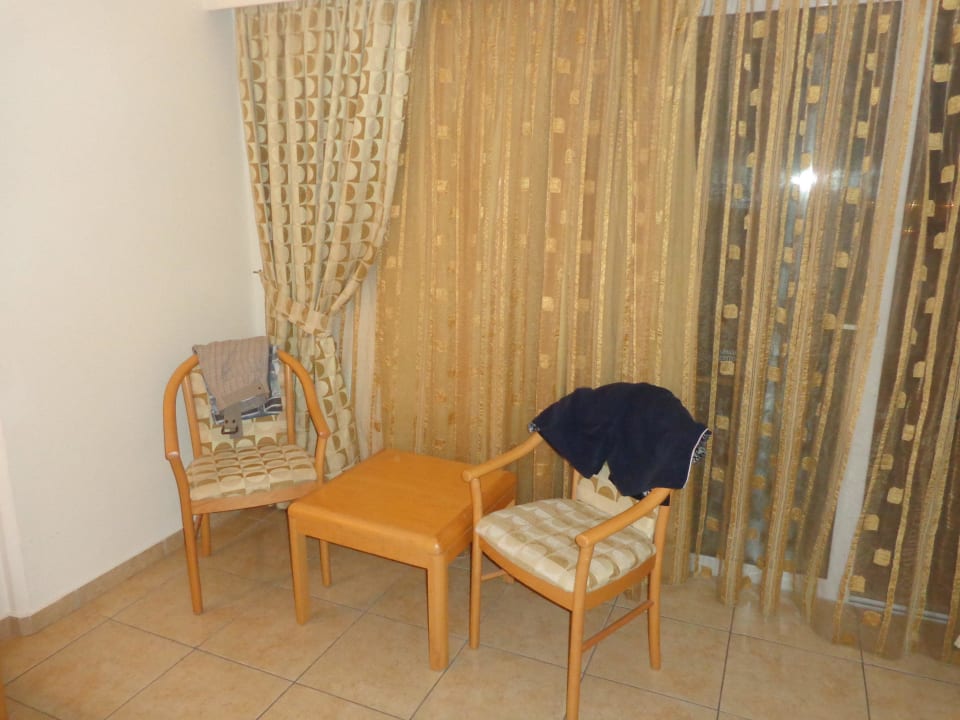 Sitzecke im Zimmer Hotel Kalithea Horizon Royal