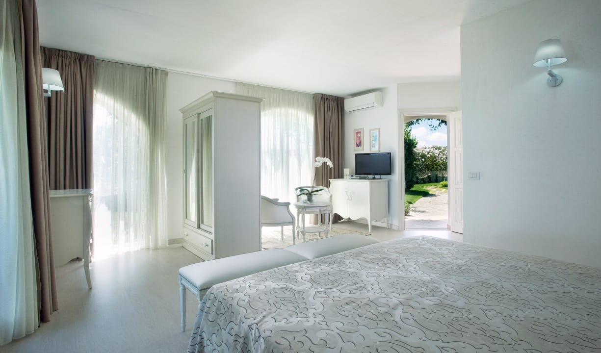 Junior Suite The Pelican Beach Resort & Spa