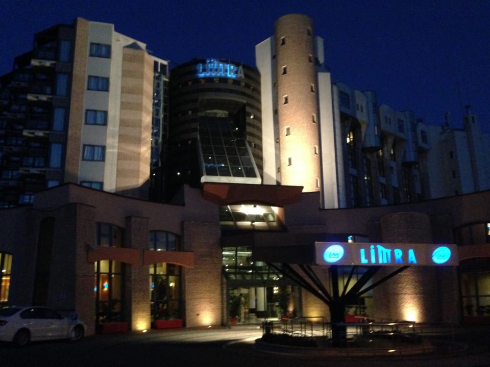 Voorzijde straatkant Limak Limra Hotel & Resort