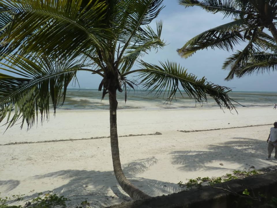 Weisser Puderzucker-Sand Hotel Traveller's Club