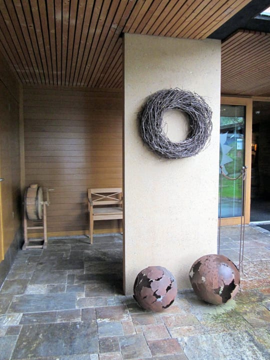 Hoteleingang Naturhotel Chesa Valisa