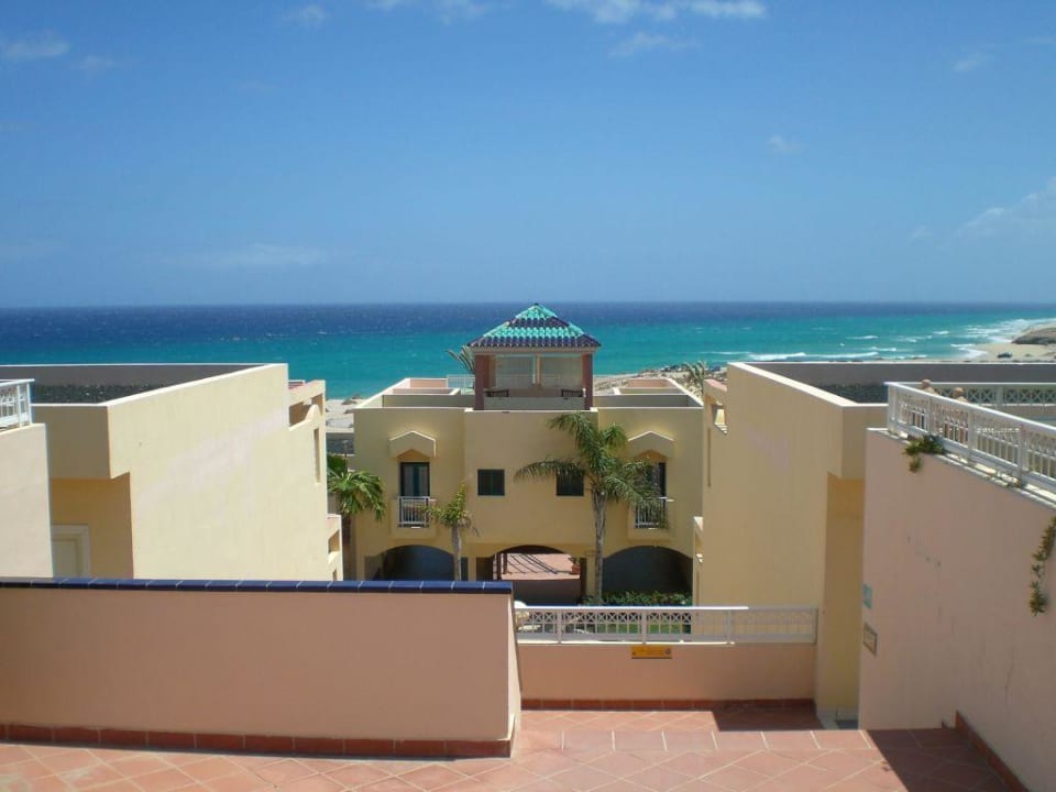 Der Weg zum Strand beginnt hier H10 Playa Esmeralda - Adults only