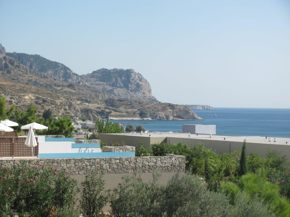 Blick vom Balkon nach links (Juniorsuiten l.u.) alltoura Club Hotel Porto Angeli Beach Resort