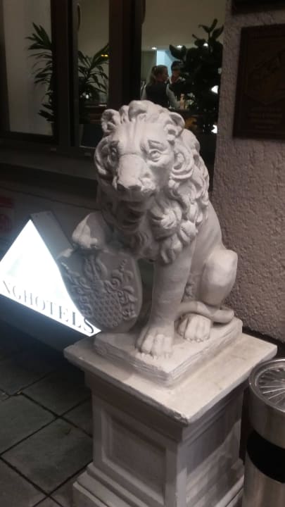 Super Hotel Eingang Ringhotel Loew's Merkur