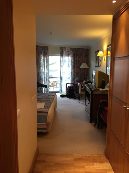 Doppelzimmer seitlicher Meerblick / Strasse Pestana Grand Ocean Resort