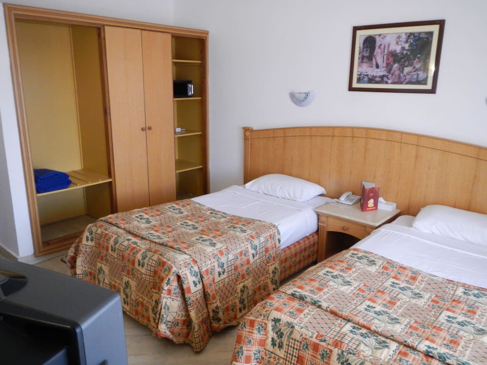 Schrank und Betten Pickalbatros Alf Leila Wa Leila Resort - Neverland Hurghada