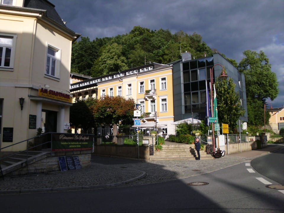 Hotel von der Straße aus gesehn... Hotel Lindenhof