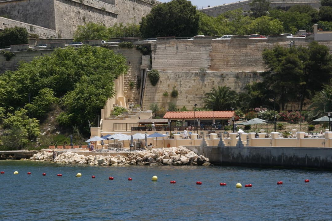Hotel-Strand vom Meer gesehen Grand Hotel Excelsior Malta
