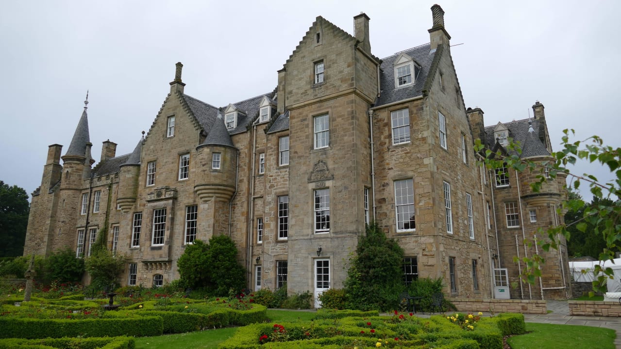 Aussen Carberry Tower Hotel