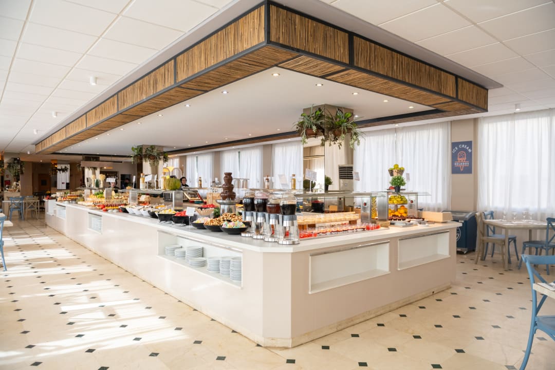 Gastro Hotel Parasol by Dorobe