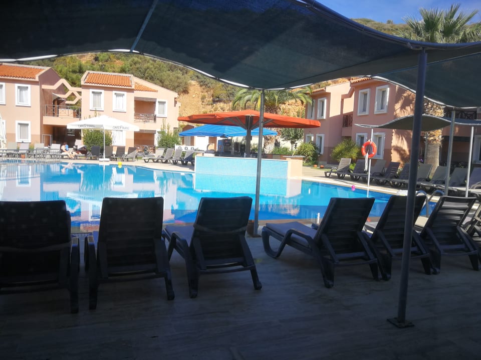Pool Club Yali Hotels & Resort