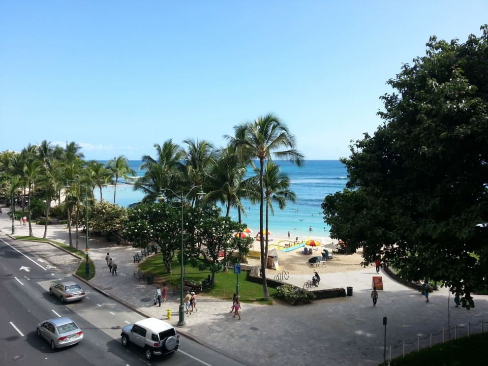 Ausblick vom Zimmer auf den Waikiki Beach Hotel Aston Waikiki Beachside