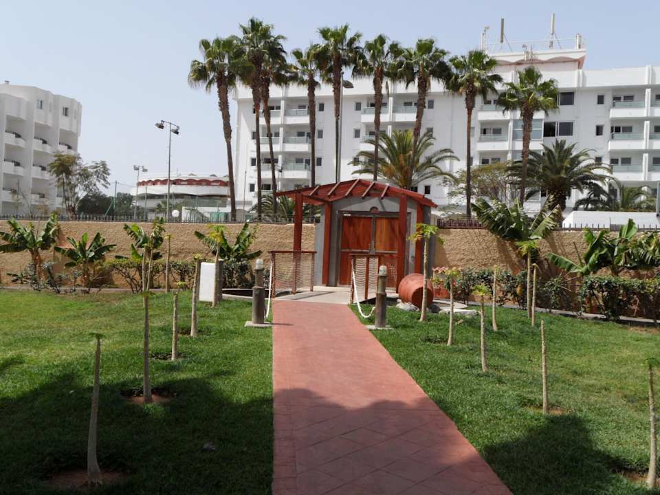 Nebeneingang Gartenseite HL Miraflor Suites Hotel