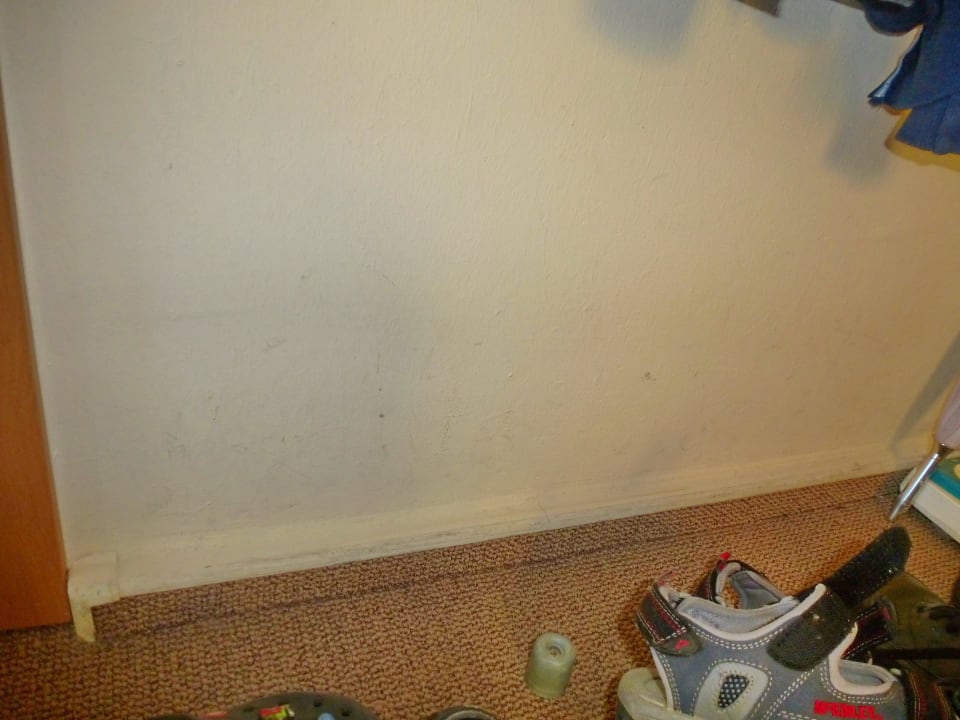 Flur stark verschmutzt Yachthafenresidenz-Wohnung-6103-822