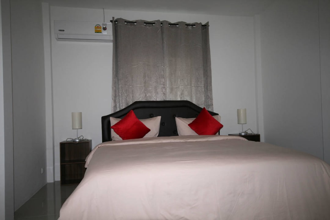 Bedroom with Boxspring Bed Orchidilla