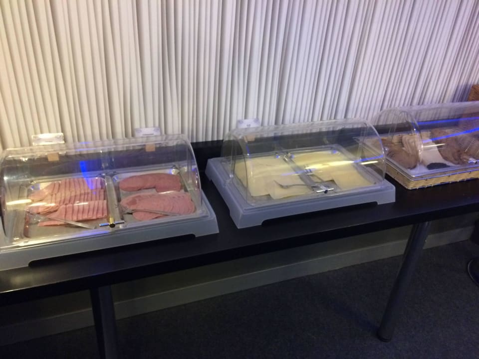 Frühstücksbuffet B&B HOTEL Würzburg-Ost