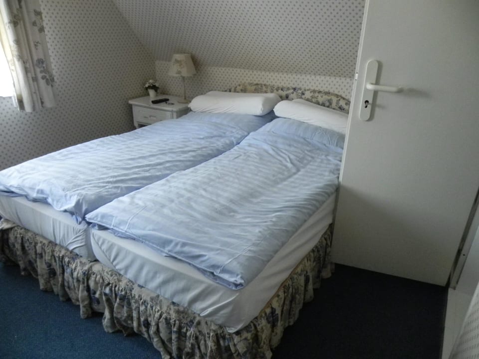 Komfort-Bett auf Spanplatten Hotel Walbrecht