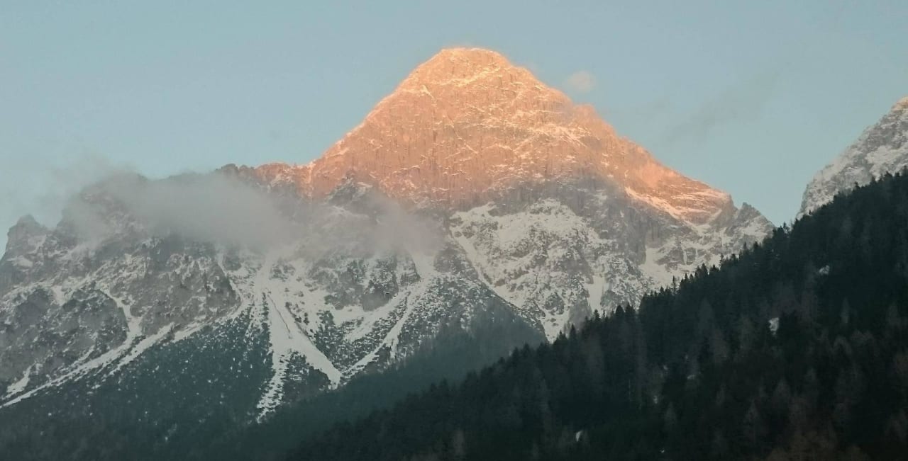 Blick aus dem Zimmerfenster am Abend Hotel MyTirol