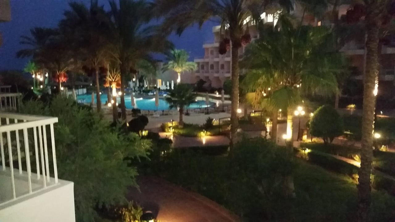 2. Pool Sea Star Beau Rivage