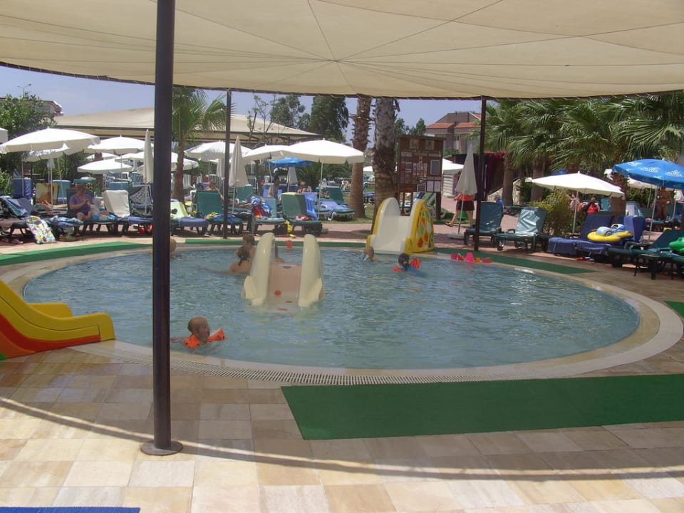 Kinderpool Hane Family Resort