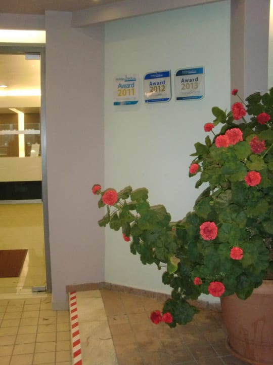 Eingang Corissia Beach Hotel