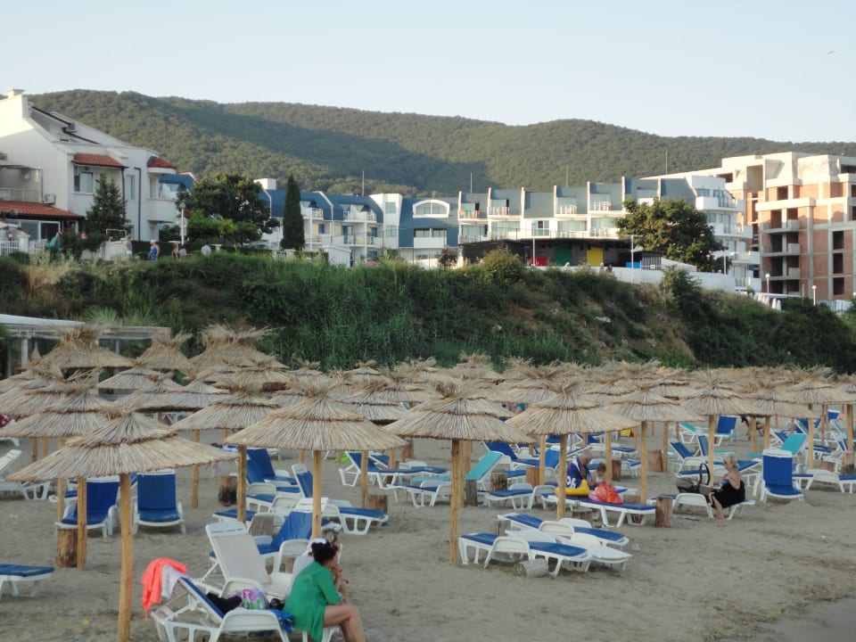 Blick Richtung Hotel vom Strand Hotel Sineva Beach