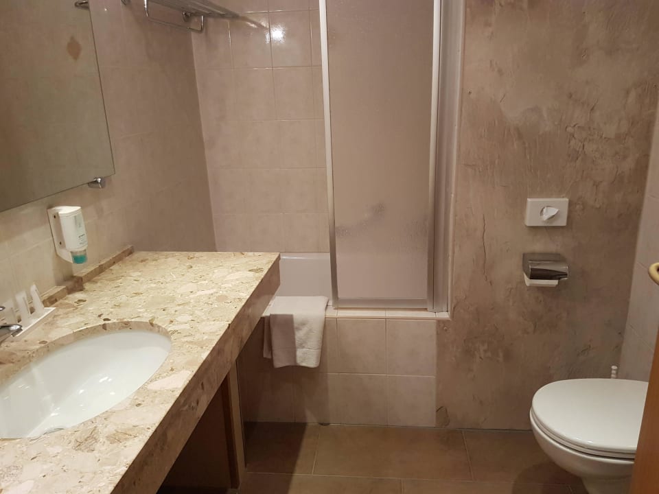 Einstieg in die Dusche nur für Sportlich-Schlanke VAYA Kühtai
