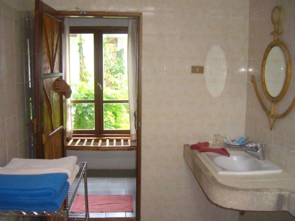 Sicht aus dem Badezimmer Crystal Bay Yacht Club Beach Resort