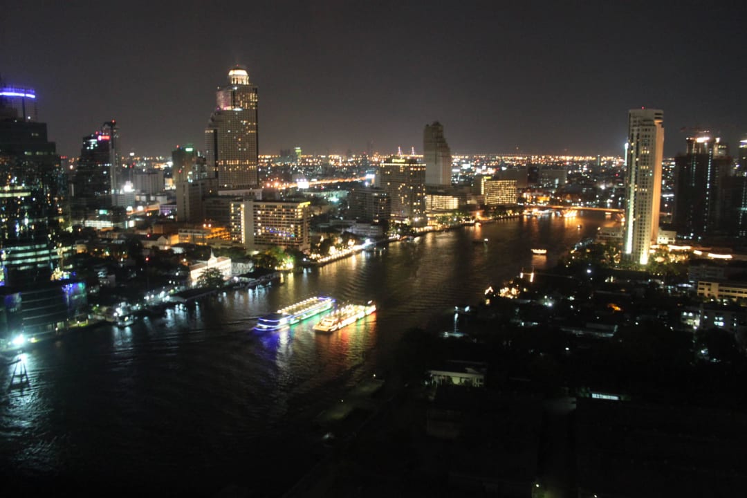 Blick aus der Suite auf Bangkok bei Nacht Millennium Hilton Bangkok