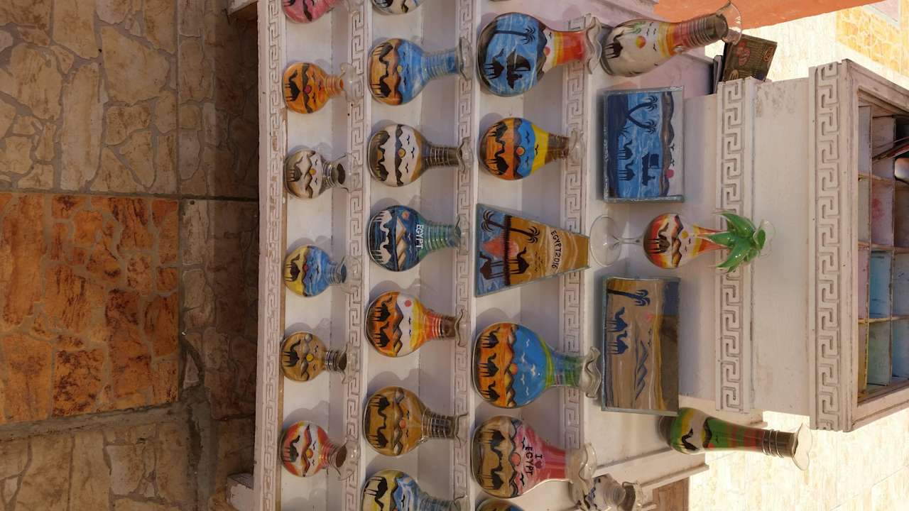 Sandbilder werden vor einem angefertigt Pickalbatros Alf Leila Wa Leila Resort - Neverland Hurghada