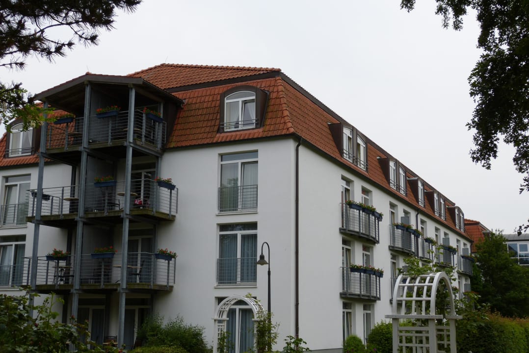 Oben rechts, Balkon & 2 Fenster = Eckzimmer 565 Seehotel Großherzog von Mecklenburg