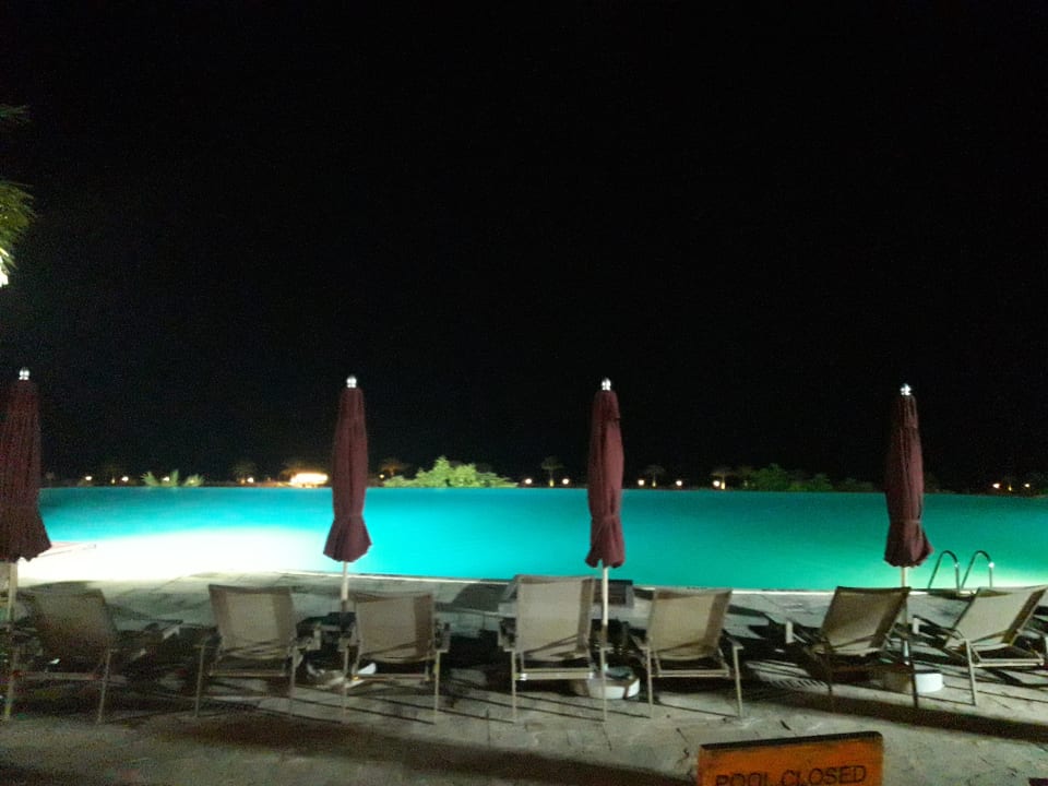 Pool The Cove Rotana Resort