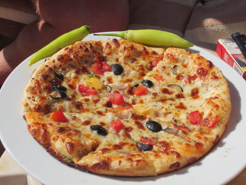 Lecker Chefpizza am Strand Pickalbatros Aqua Park Resort - Hurghada