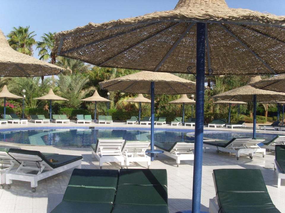 Schattenspender am Pool Giftun Azur Resort