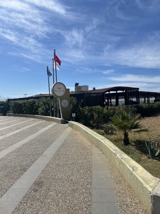 Strand Well Palace Side