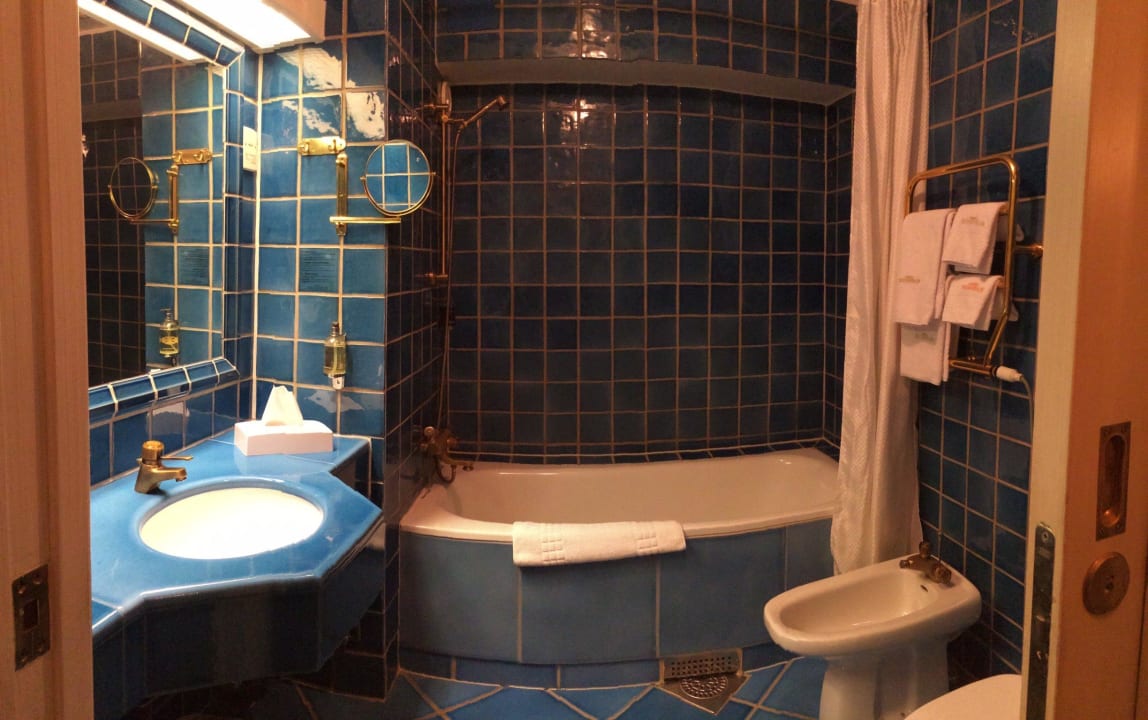 Badezimmer mit Bidet und Wanne Hotel Gripsholms Värdshus