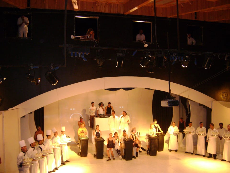 Night event  ROBINSON SOMA BAY