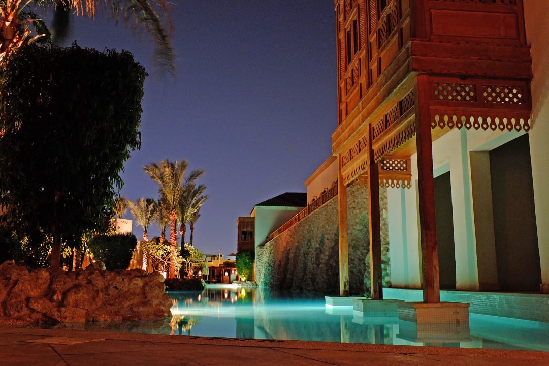 Juniorsuite Pool bei Nacht Ghazala Gardens