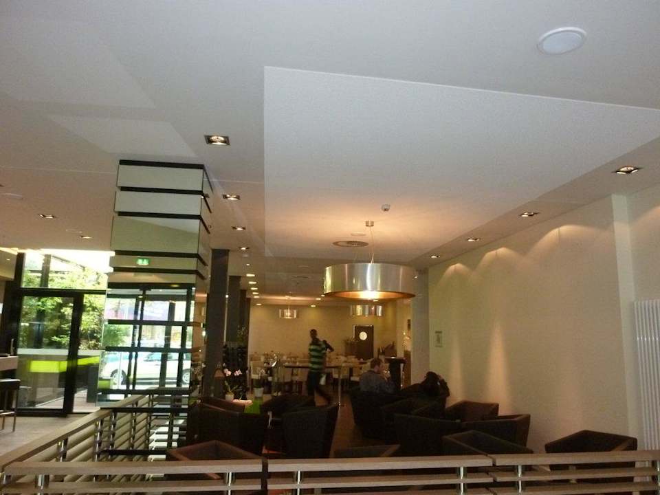 Eingangsbereich Holiday Inn - the niu, Fusion Hamburg St. Georg