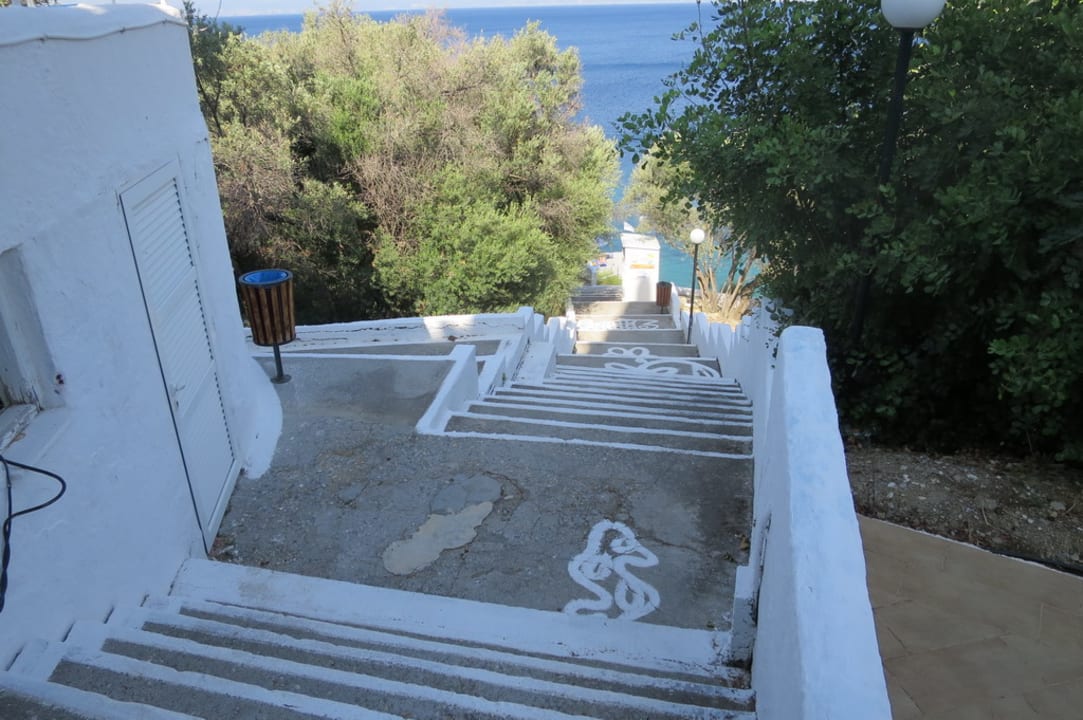 Gartenanlage Kerveli Village Hotel