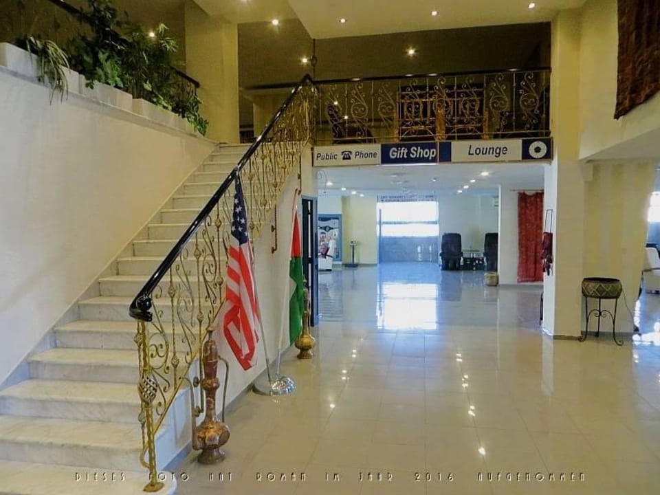 Unten die Lobby, im OG1 die Bar Nativity Hotel