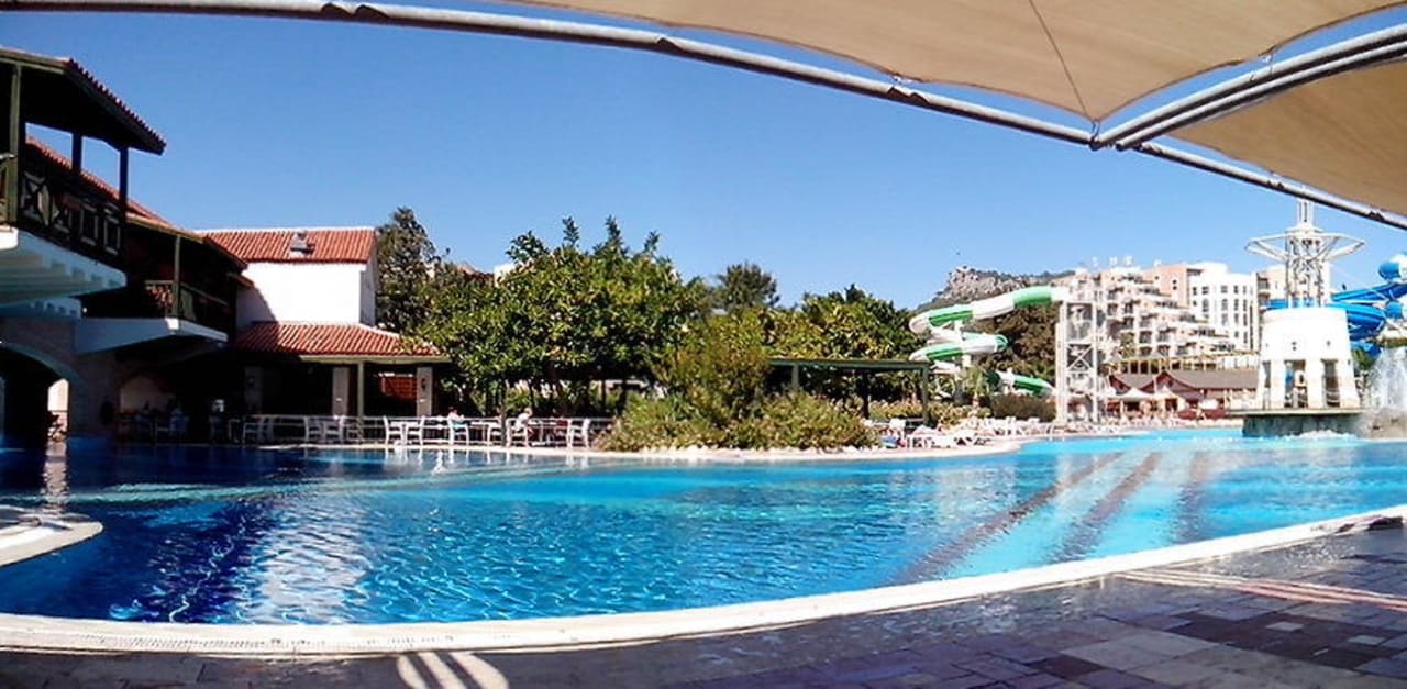 Kleiner Rundblick, ggü. gibt es Mittags Snacks Limak Limra Hotel & Resort