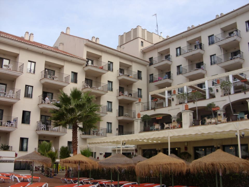 Die Zimmer zum Pool hin Hotel Benalmadena Palace