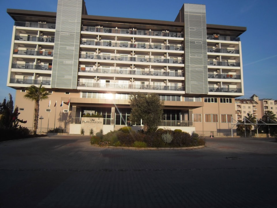 Vorderseite Hotel Royal Garden Beach
