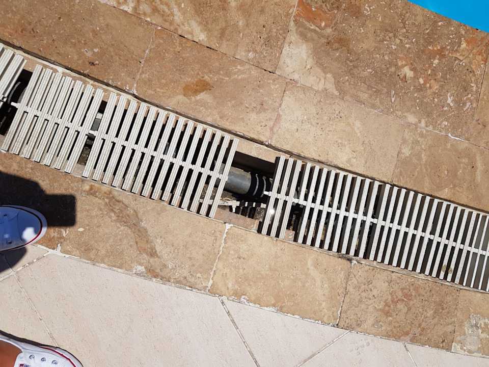 Pool Larina Resort Spa & Hotel