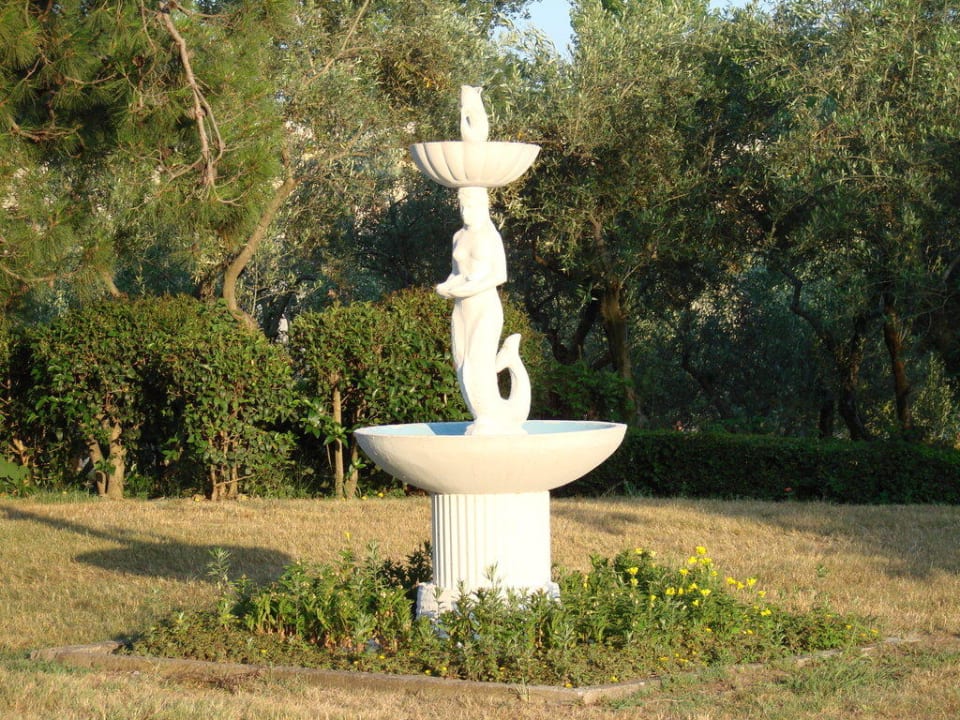 Unser trockener Hotelbrunnen Olympian Bay Grand Resort