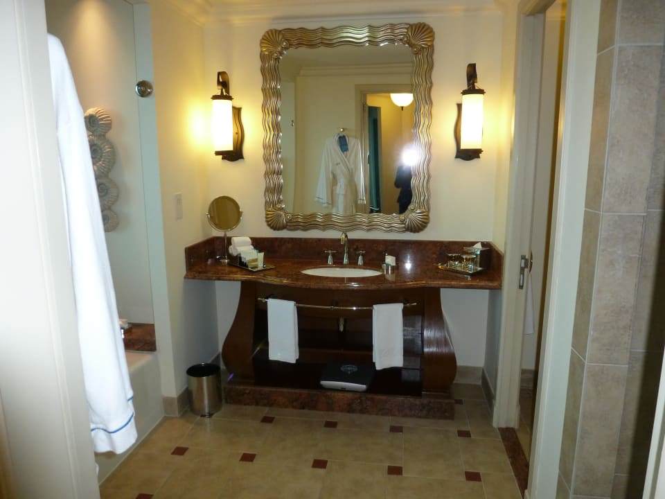 Bad Atlantis, The Palm