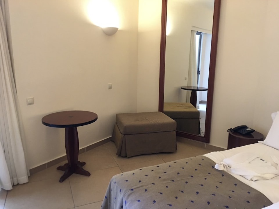 Zimmer Apollonia Beach Resort & Spa