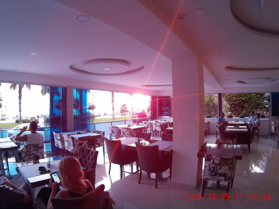 Optimal- zum Sonnenuntergang bei nem Bier Kleopatra Life Hotel